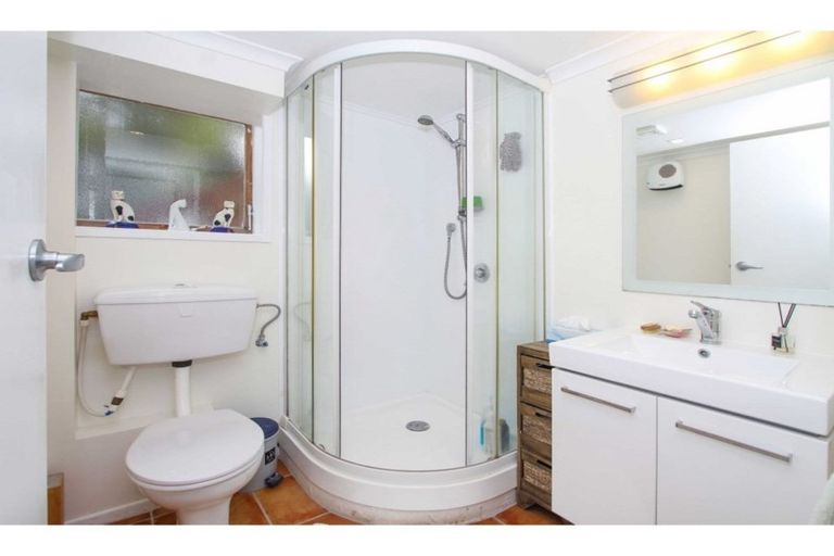 Photo of property in 28 Kauri Road, Birkenhead, Auckland, 0626