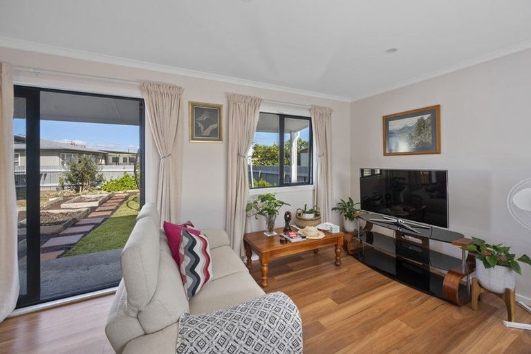 Photo of property in 6 Corbett Place, Onekawa, Napier, 4110