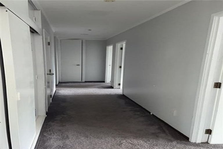 Photo of property in 2/10 Tulloch Place, Conifer Grove, Takanini, 2112