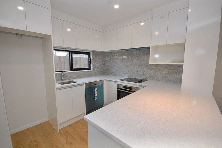 Photo of property in 123e Sunnynook Road, Forrest Hill, Auckland, 0620