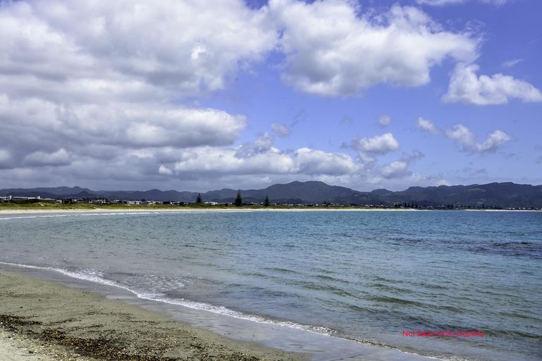 Photo of property in 20 Taumata Road, Omaha, 0986