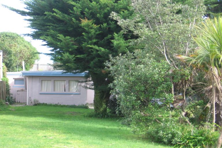 Photo of property in 4 Dustin Street, Foxton Beach, Foxton, 4815