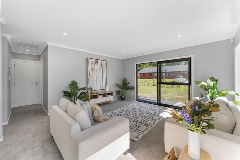 Photo of property in 10 Winnie Close, Acacia Bay, Taupo, 3330