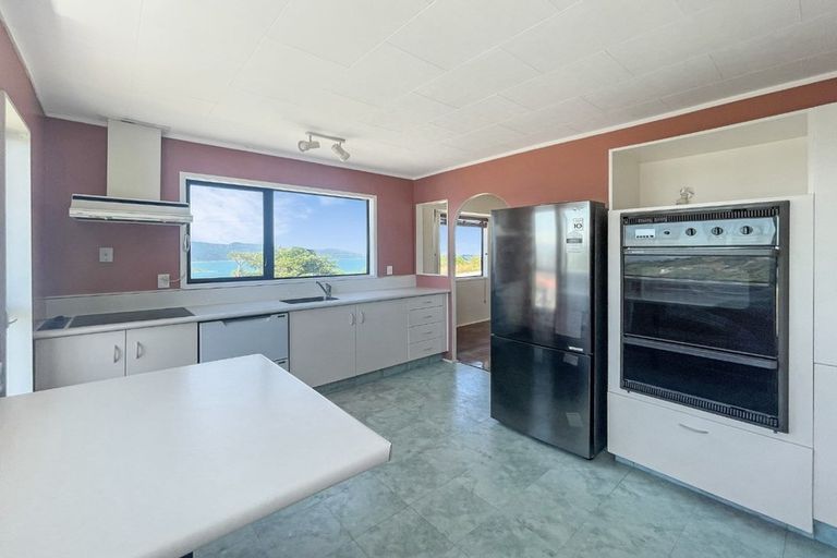 Photo of property in 7 Sunhaven Drive, Newlands, Wellington, 6037