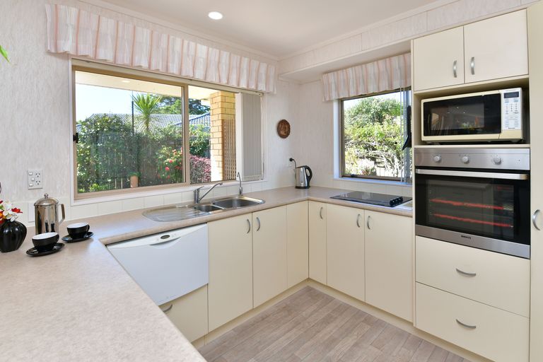 Photo of property in 37 Motutapu Avenue, Manly, Whangaparaoa, 0930