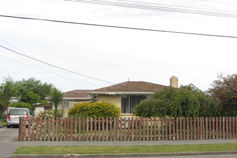 Photo of property in 10 Frensham Crescent, Woolston, Christchurch, 8062