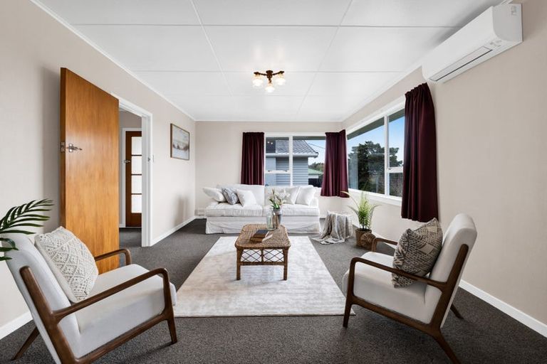 Photo of property in 62 Awanui Street, Merrilands, New Plymouth, 4312