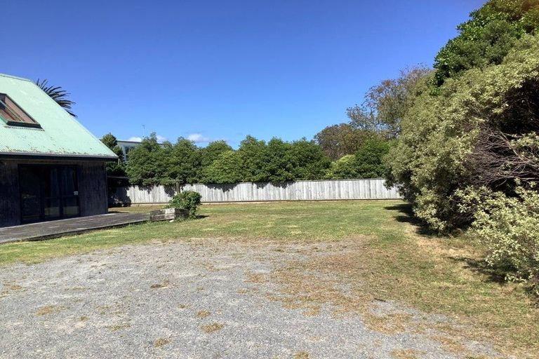 Photo of property in 2 Moss Lane, Raumati Beach, Paraparaumu, 5032