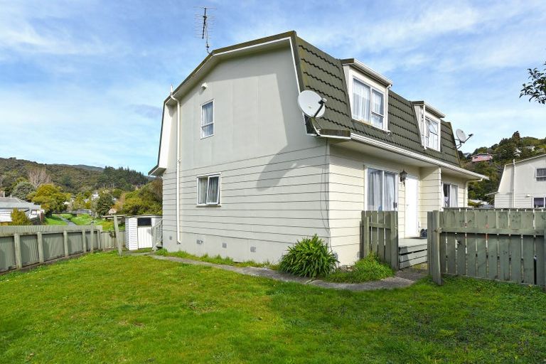 Photo of property in 16 Wagon Road, Stokes Valley, Lower Hutt, 5019