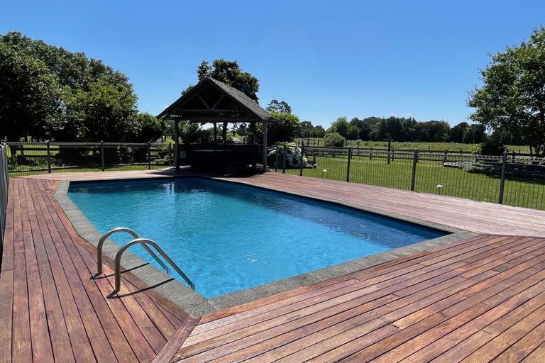 Photo of property in 330 Gun Club Road, Pukekohe, 2676