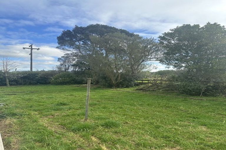 Photo of property in 479 Waitakere Road, Taupaki, Henderson, 0782