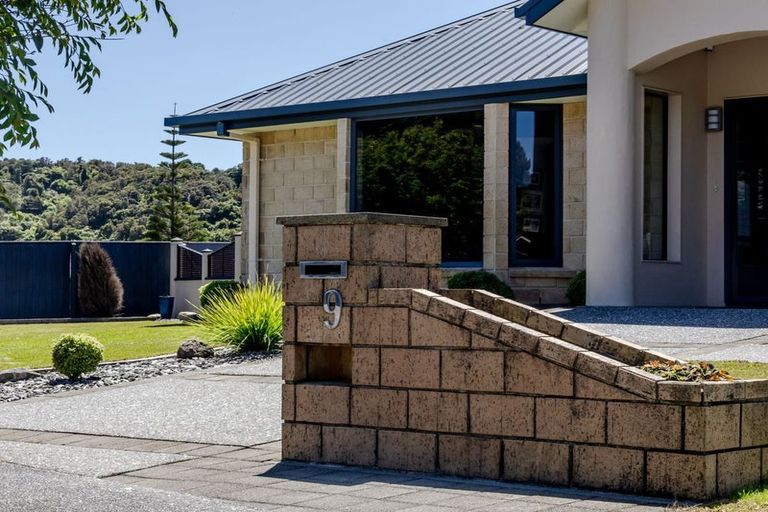 Photo of property in 9 Westvale Drive, Greymouth, 7805