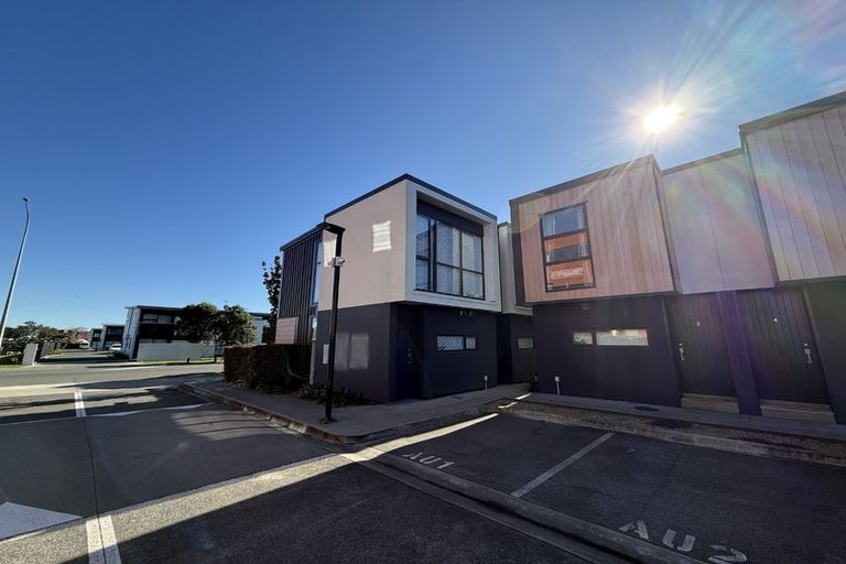 Photo of property in 82 Mckenzie Road, Mangere Bridge, Auckland, 2022