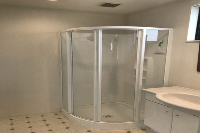 Photo of property in 1/2 Malcolm Lane, Thorndon, Wellington, 6011