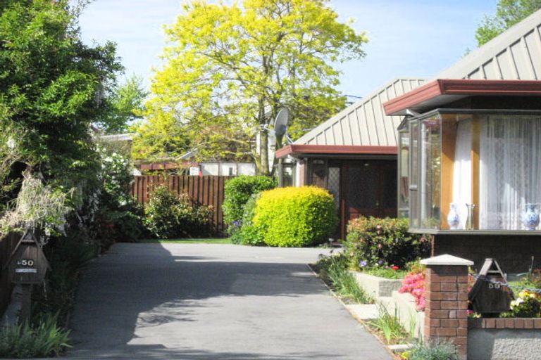 Photo of property in 2/50 Ambleside Drive, Burnside, Christchurch, 8053
