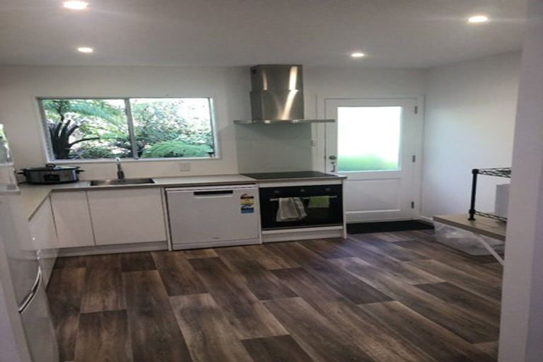 Photo of property in 3/4 Glanmire Road, Newlands, Wellington, 6037