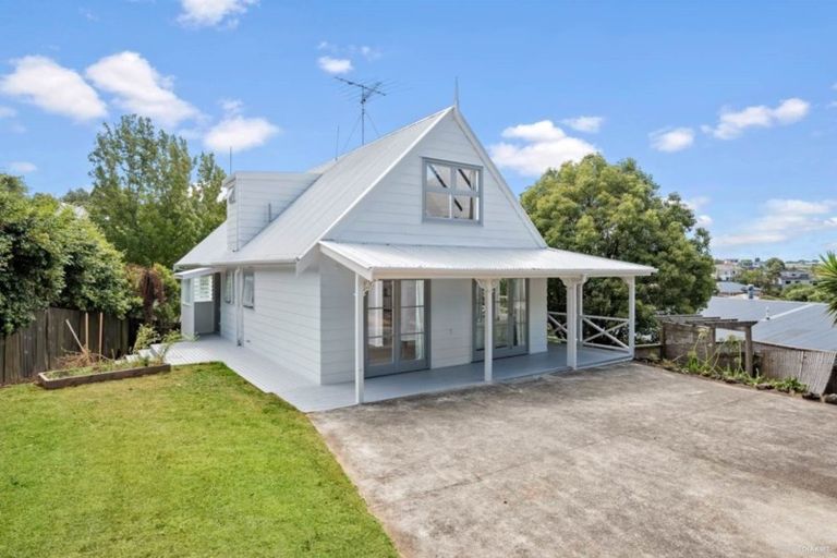 Photo of property in 77 Langana Avenue, Browns Bay, Auckland, 0630