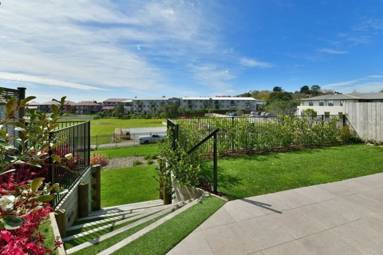 Photo of property in 2/126 Whangaparaoa Road, Red Beach, 0932