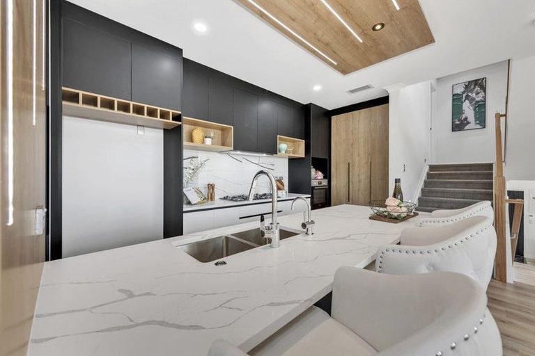 Photo of property in 2a Ballyalton Crescent, Flat Bush, Auckland, 2019