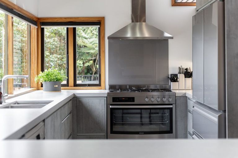 Photo of property in 54 Amapur Drive, Khandallah, Wellington, 6035