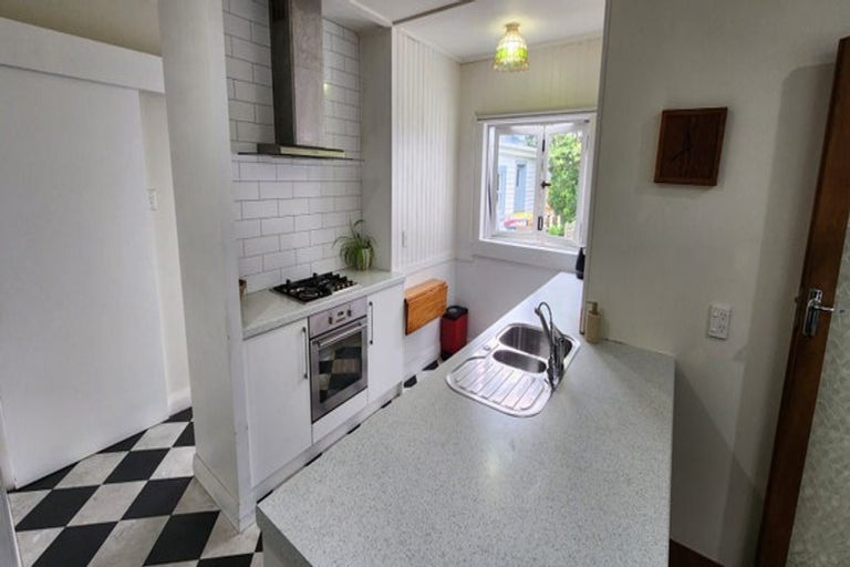 Photo of property in 15 Burns Street, Westown, New Plymouth, 4310