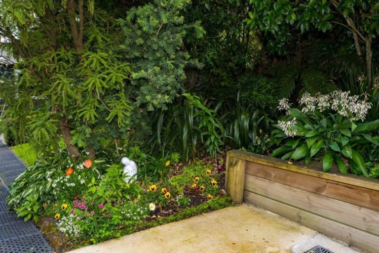 Photo of property in 88 Milton Terrace, Picton, 7220