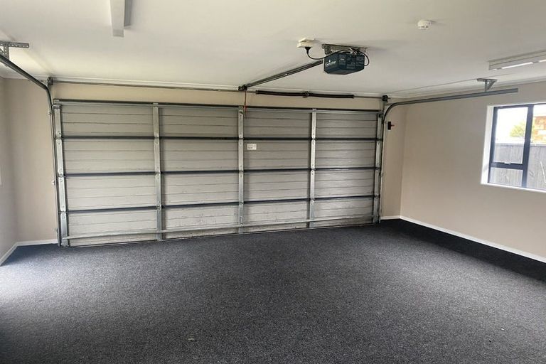 Photo of property in 12 Mcewen Crescent, Riverstone Terraces, Upper Hutt, 5018