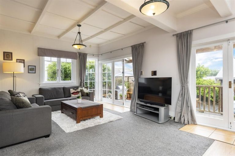 Photo of property in 86 Astley Avenue, New Lynn, Auckland, 0600