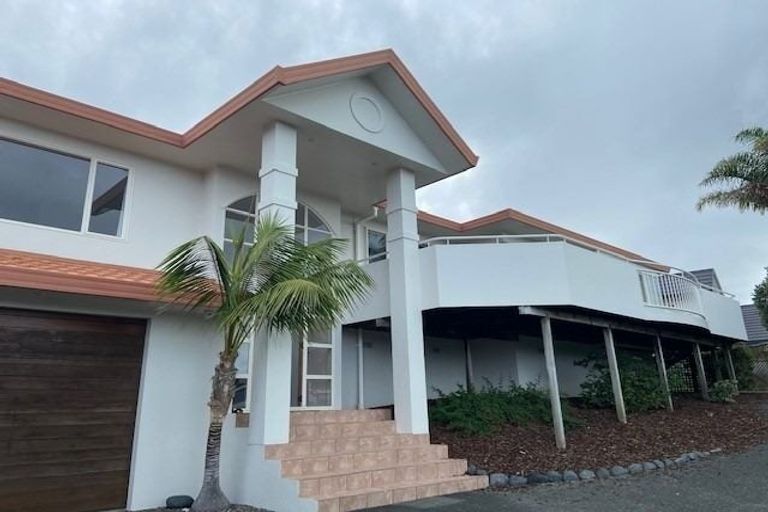 Photo of property in 60a Redwing Street, Browns Bay, Auckland, 0630