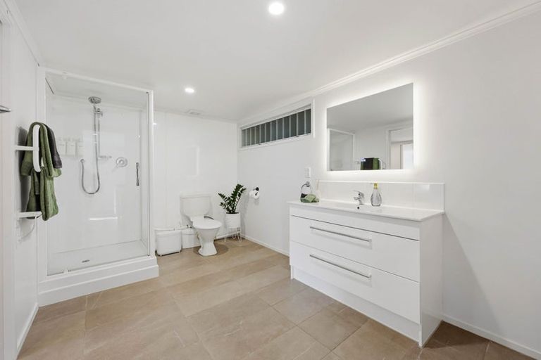 Photo of property in 5 Liston Crescent, Cockle Bay, Auckland, 2014