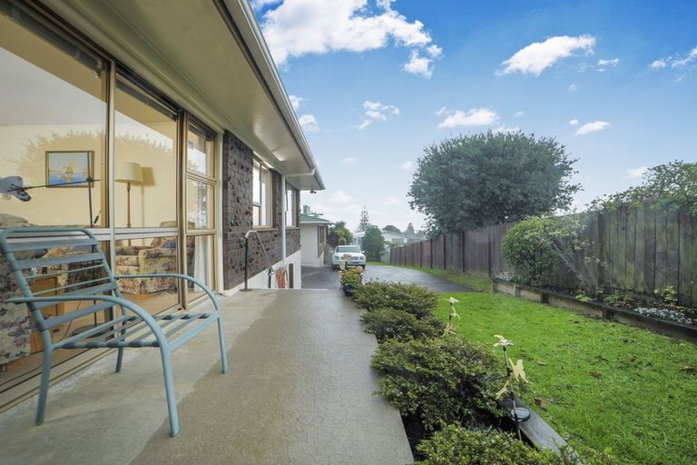 Photo of property in 2/13 Waitaki Street, Henderson, Auckland, 0612