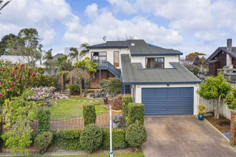 Photo of property in 203 Luckens Road, West Harbour, Auckland, 0618