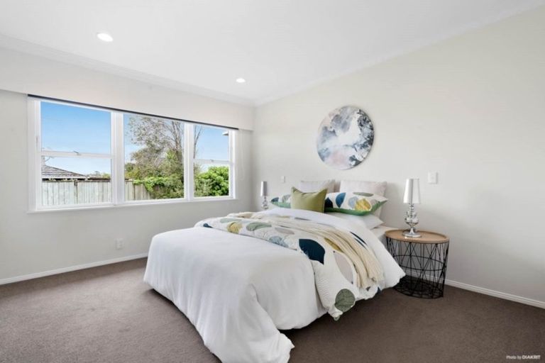 Photo of property in 36 Tupaki Place, Pakuranga Heights, Auckland, 2010
