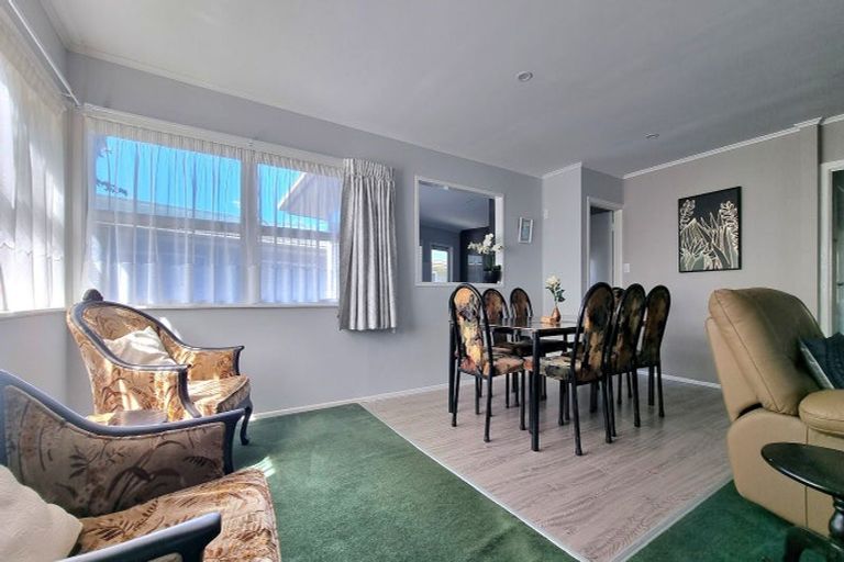 Photo of property in 176 Gossamer Drive, Pakuranga Heights, Auckland, 2010