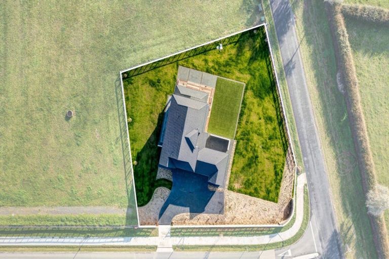 Photo of property in 4 Sunline Drive, Leamington, Cambridge, 3432