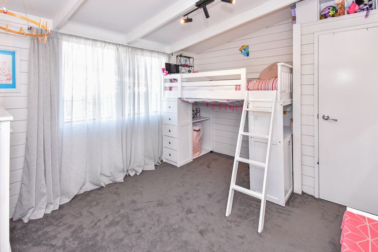 Photo of property in 1/3 Hoylake Place, Wattle Downs, Auckland, 2103