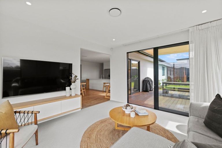 Photo of property in 10 Eaglesfield Close, Westmorland, Christchurch, 8025