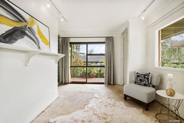 Photo of property in 11 Hebe Place, Birkenhead, Auckland, 0626