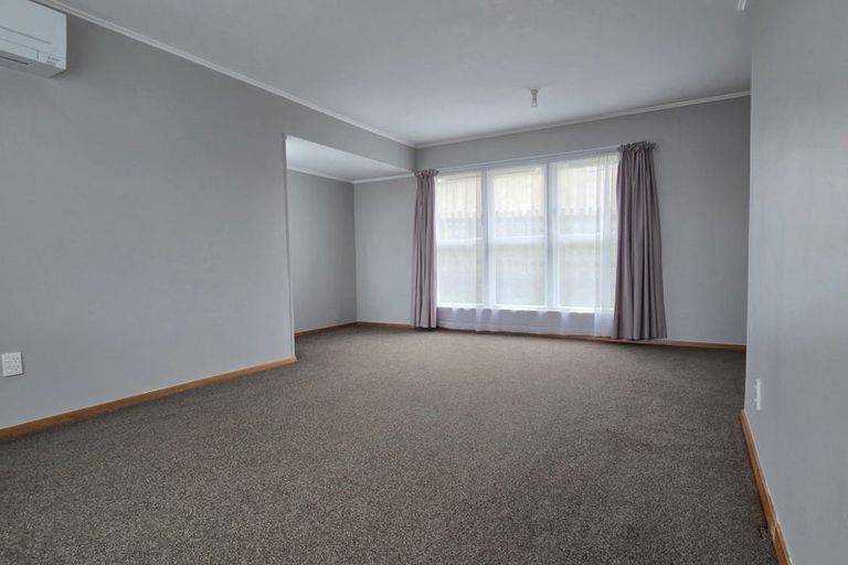 Photo of property in 8a-8b Devon Place, Cannons Creek, Porirua, 5024