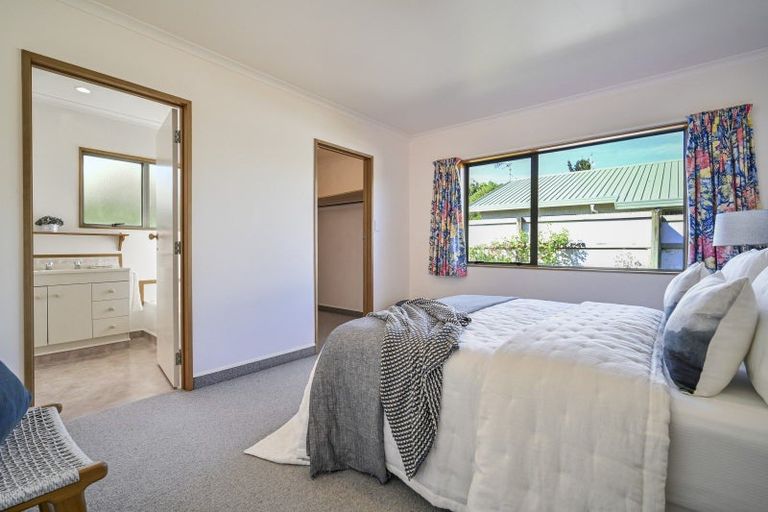 Photo of property in 2/239 Warwick Road, Mayfair, Hastings, 4122