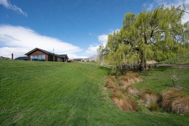 Photo of property in 82 Threepwood Road, Lake Hayes, Queenstown, 9371