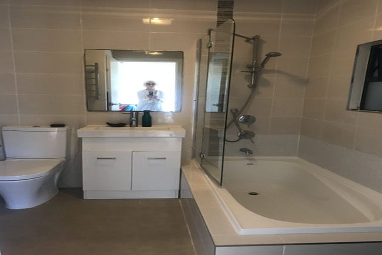 Photo of property in 2/25 Birchfield Road, Hauraki, Auckland, 0622