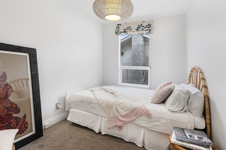 Photo of property in 282 Queens Drive, Lyall Bay, Wellington, 6022