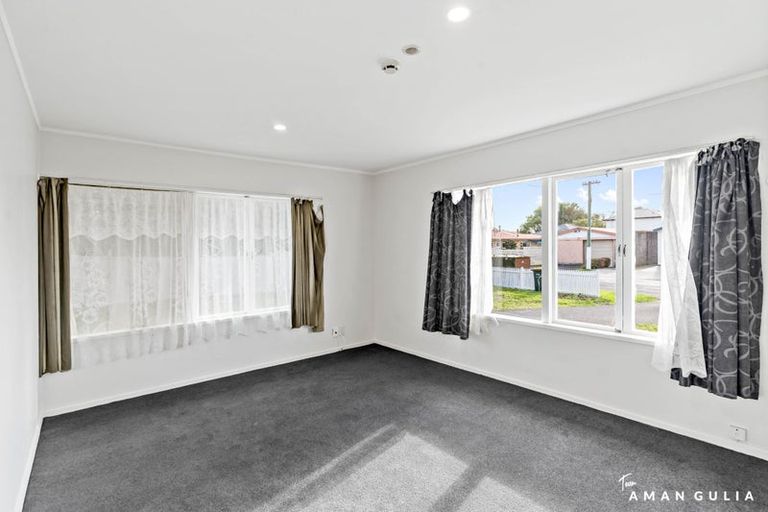 Photo of property in 1 Hill Crescent, Papakura, 2110