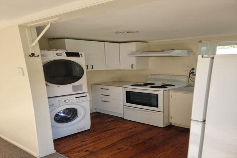 Photo of property in 16 Borlase Street, Brooklyn, Wellington, 6021