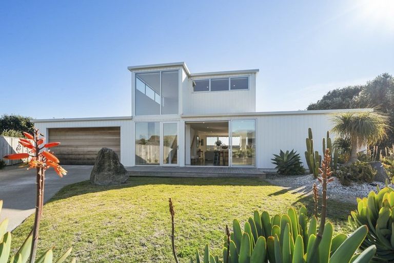 Photo of property in 7 Olliver Grove, Waikanae Beach, Waikanae, 5036