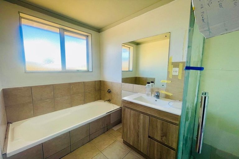 Photo of property in 20 Castlefinn Drive, Weymouth, Auckland, 2103