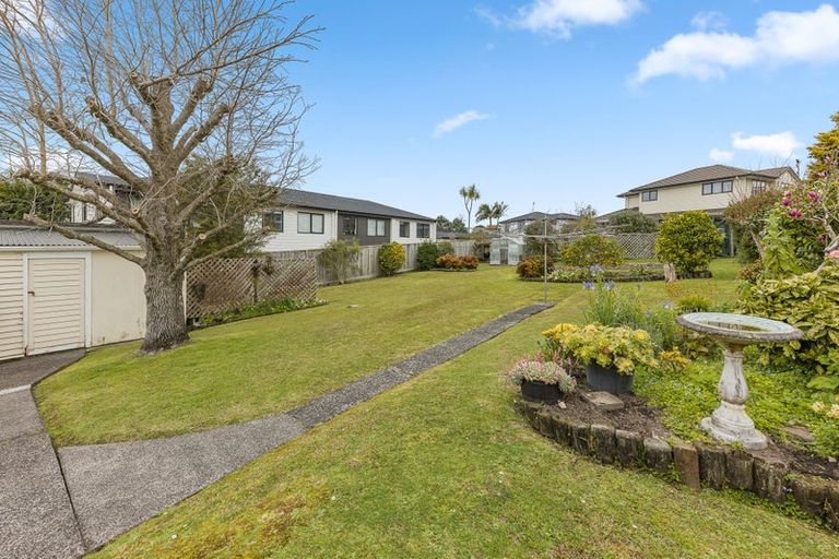 Photo of property in 5 Valron Road, Te Atatu South, Auckland, 0602