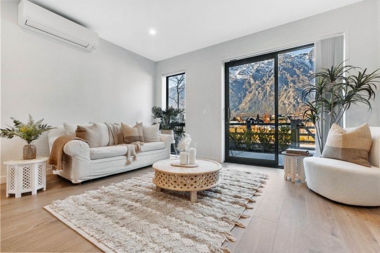 Photo of property in 8 Mcgibbon Lane, Jacks Point, 9371