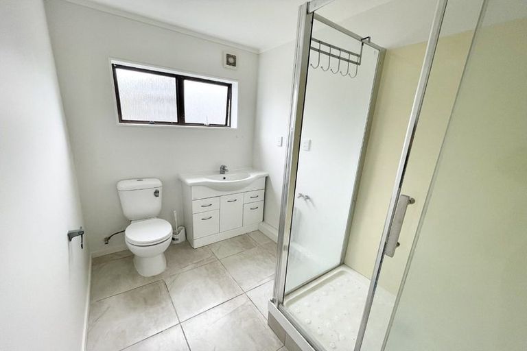 Photo of property in 79 Sturges Road, Henderson, Auckland, 0612